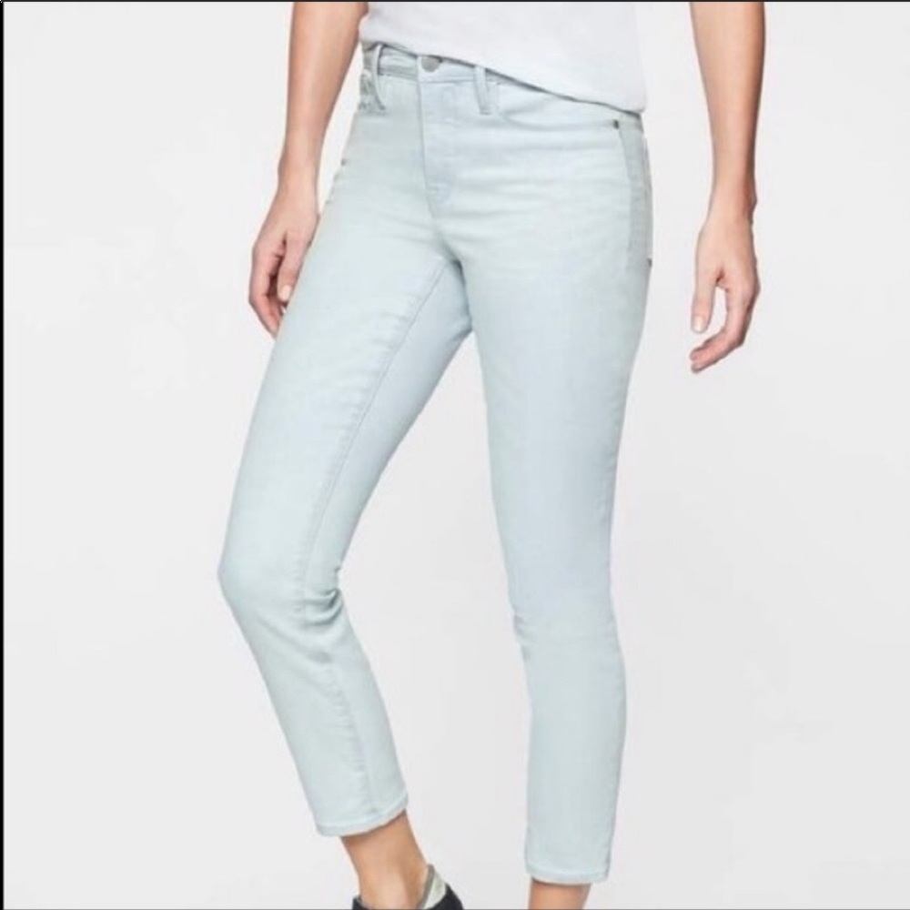Athleta sculptek skinny crop jean glacier wash